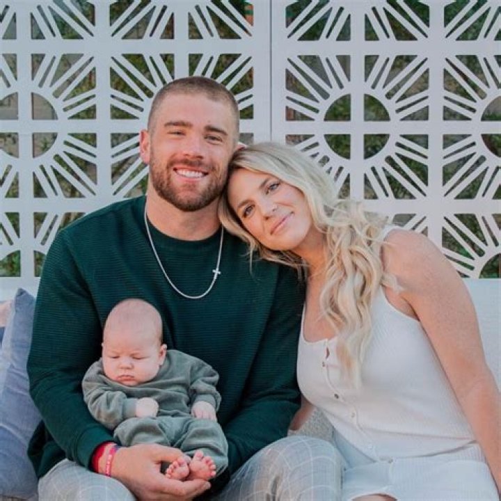 Zach Ertz Bio, Wiki, Age, Height, Weight, Parents, Wife, Injury, Contract, and Net Worth.